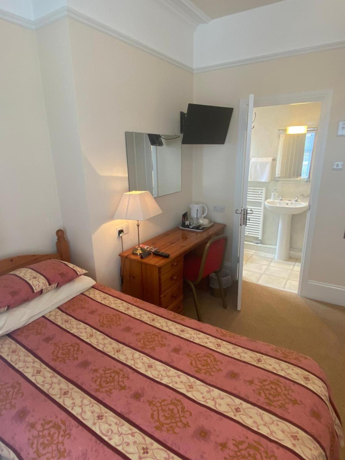 Landguard Lodge Guest House Shipley  Zimmer foto