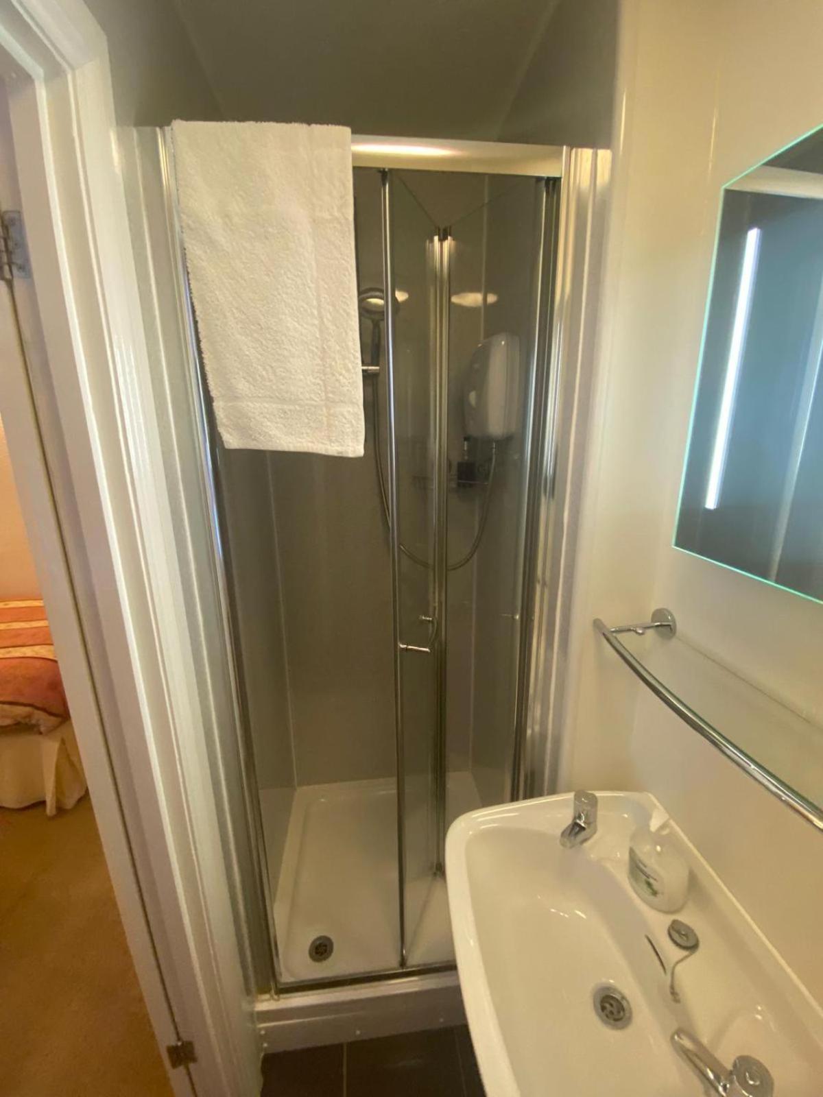 Landguard Lodge Guest House Shipley  Zimmer foto