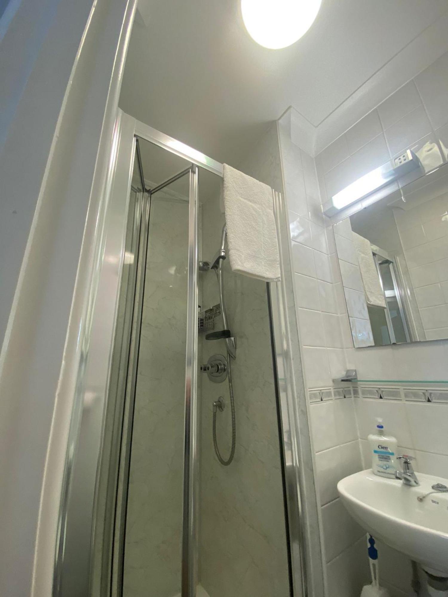 Landguard Lodge Guest House Shipley  Zimmer foto